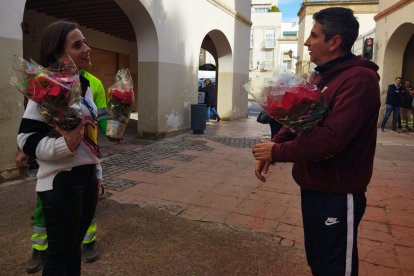 La concejala de Sostenibilidad Ambiental, Margarita Cobos, destaca el éxito que tiene esta iniciativa municipal entre vecinos y comerciantes.