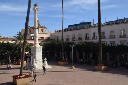 Se formaron grandes colas alrededor de la Plaza Vieja.