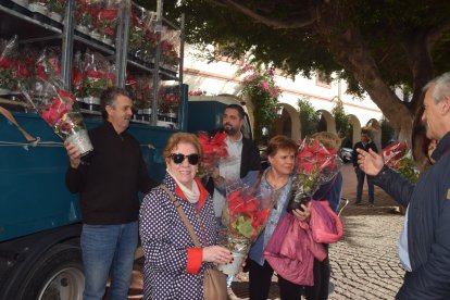 Fueron muchas las personas que se acercaron a por su pascuero.