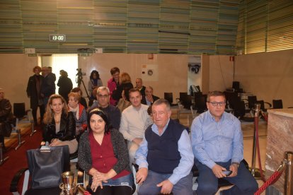 Familiares y amigos acudieron al salón de plenos del Ayuntamiento.