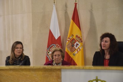  Ana Martínez Labella, María Aguirre y María del Mar Vázquez.