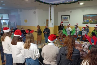 El Coro y la Orquesta de la UAL abre la Navidad en el Centro Municipal de Acogida