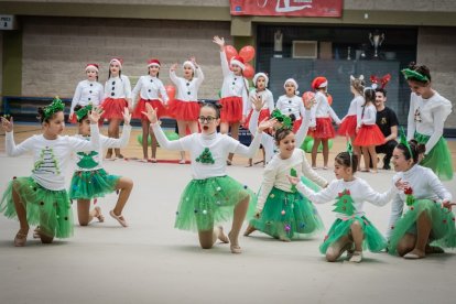 En la pista y en la grada hubo colorido.