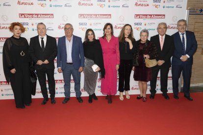 Staff de LA VOZ con integrantes del PSOE.