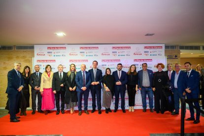 El staff de LA VOZ con el PSOE de Almería.