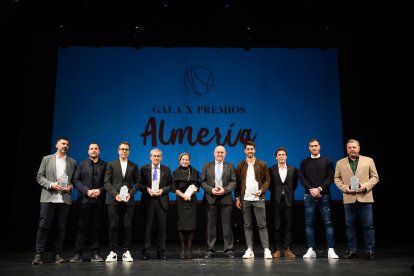 Foto de familia de premiados.