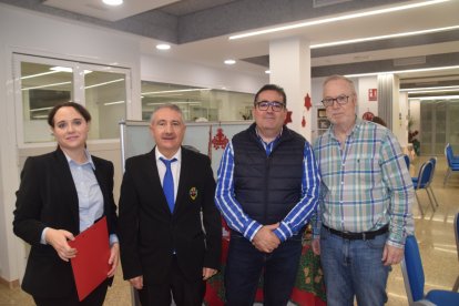 Los profesores Laura Gázquez, Antonio Espín y Paco Cazorla, con el director.