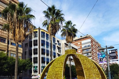 Bola de Navidad gigante en La Rambla.