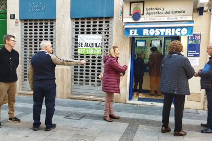 Cola por comprar lotería en una administración de la capital.