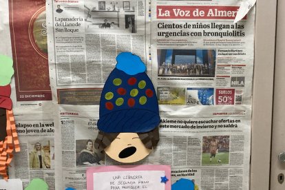 Detalle de uno de los niños dibujados con una buena noticia.