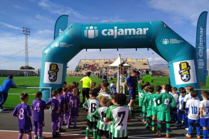 Todos listos para saltar al césped y empezar a jugar.
