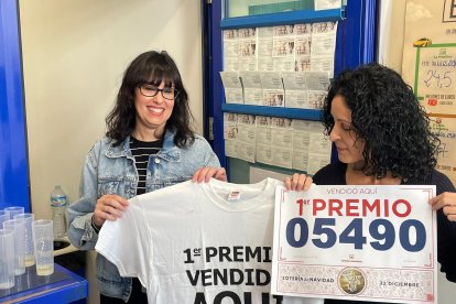 Alegría por vender un décimo del Gordo.