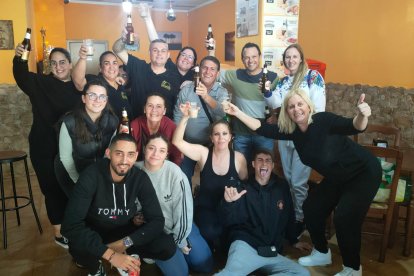 Celebrando el premio.