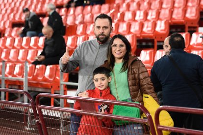 En familia para ver la victoria rojiblanca.