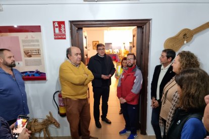 Oración antes de la bendición dirigida por el párroco.