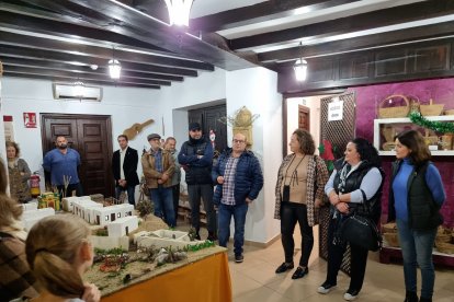 El belén municipal contó con presencia de varios concejales en Cortijo Moreno.