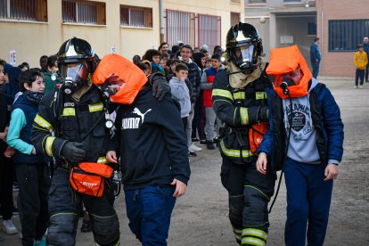 Simulacro de incendio en el IES Algazul de Roquetas.