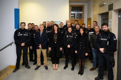 Vázquez visitando a la Policía Local.