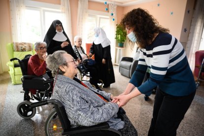 La alcaldesa también visitó el Centro de Mayores.