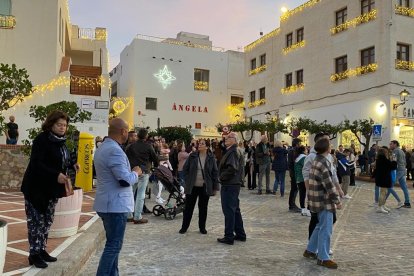 Más personas disfrutando.