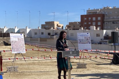 La alcaldesa María Vázquez hablando en el acto.