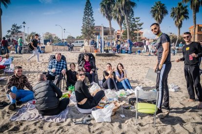 Foto de una concurrida moraga facilitada por el Ayuntamiento de Roquetas de Mar.