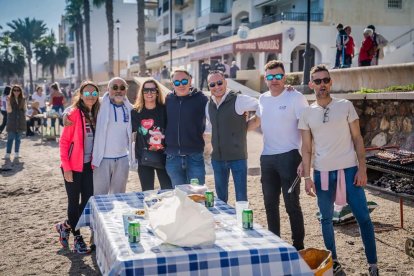 Foto de una concurrida moraga facilitada por el Ayuntamiento de Roquetas de Mar.