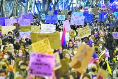 Marzo: Miles de almerienses reivindican la igualdad en el 8M.