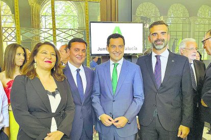 Julio: Fernández-Pacheco deja la alcaldía para irse a la Junta.