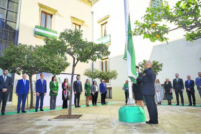 Diciembre: Almería celebra el primer día de la Bandera de Andalucía.