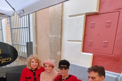 No faltaron en lso entrantes las típicas habas y embutidos de la tierra.