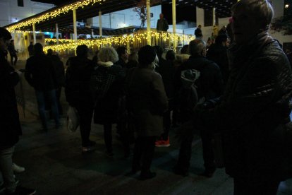 Colas para comprar uvas.