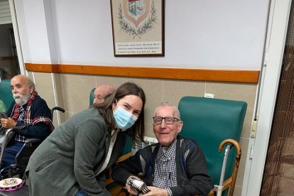 Uno de los afortunados que recibió su regalo por parte de sus majestades.