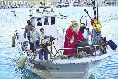 Los Reyes Magos llegando a Carboneras.