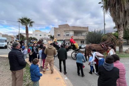 La Cabalgata de Reyes por los barrios de Berja ha sido de las más madrugadoras de este jueves.
