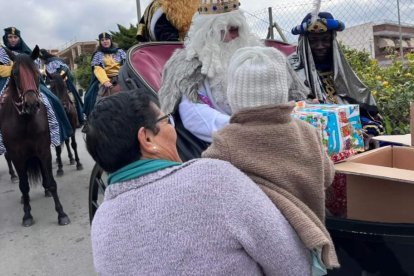 La Cabalgata de Reyes por los barrios de Berja ha sido de las más madrugadoras de este jueves.