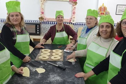 Los roscones preparados para ser horneados.