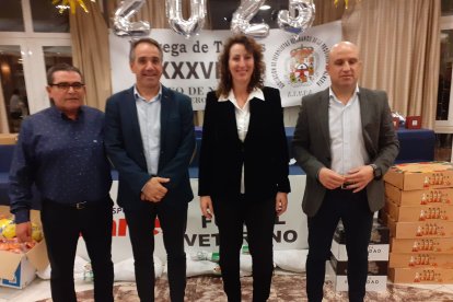 El presidente con Juanjo Segura, Mar Vázquez y José Antonio García.