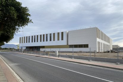 El edificio está en Nueva Almería.