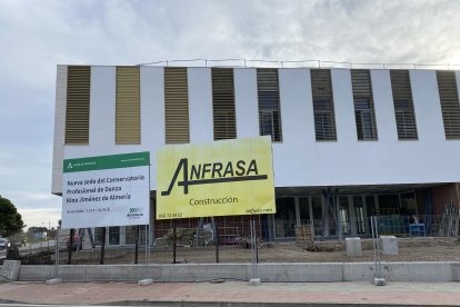 Cartel informativo de las obras.