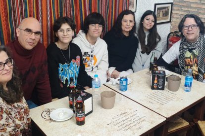 Antonio Cuéllar El Cordobés, con familiares y amigos en el descanso.