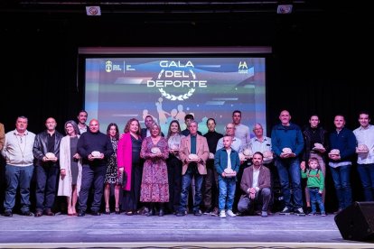 Los premiados posando para la historia.