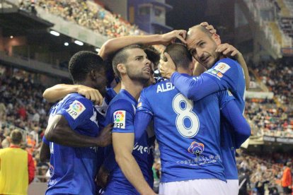 Celebración del segundo gol anotado por Aleix tras una contra bien llevada por el mañico Soriano.