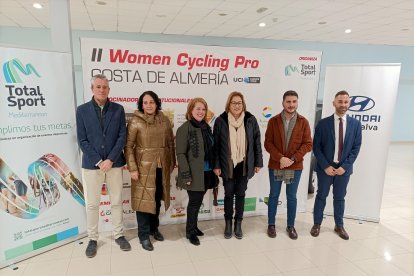 El Ayuntamiento de Níjar con su alcaldesa Esperanza Pérez a la cabeza.