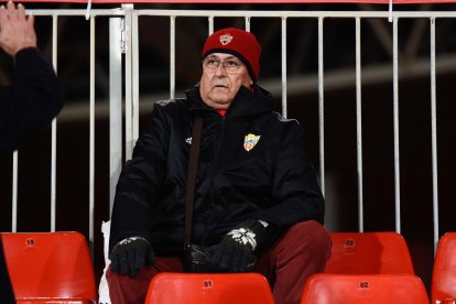 Pendiente del calentamiento de un Almería que estuvo genial el viernes. 
