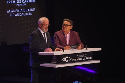 Vicente Vergara y Mariano Peña entregaron el premio de dirección novel.