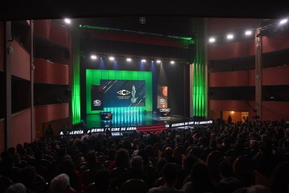 El Auditorio Maestro Padilla se engalanó para la gran noche del cine andaluz.