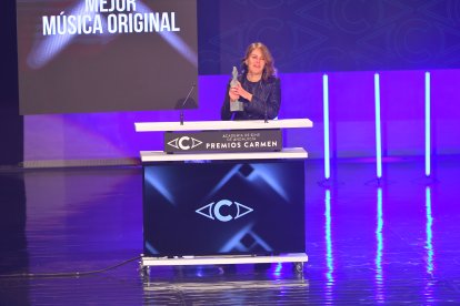 Manuela Ocón recogió el Carmen a la mejor música original en nombre de Julio de la Rosa por Modelo 77.