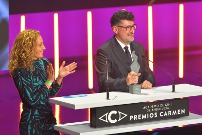 El Premio Carmen a los mejores efectos especiales por El universo de Óliver fue para Juan Ventura y Amparo Martínez, aunque en nombre de ella, que acaba de ser madre, lo recogió su hermana.