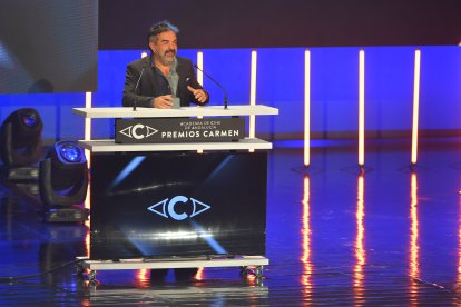 Gervasio Iglesias, productor de Modelo 77, recogió el Carmen a la mejor dirección de fotografía en nombre de Álex Catalán.